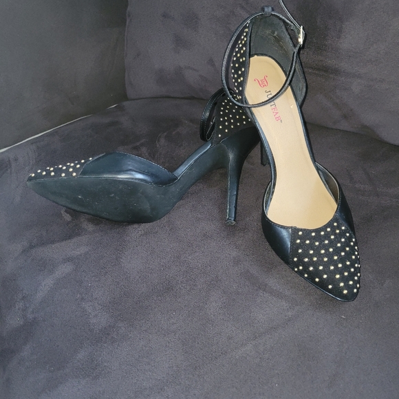 Black shoes with gold studs - Picture 4 of 4
